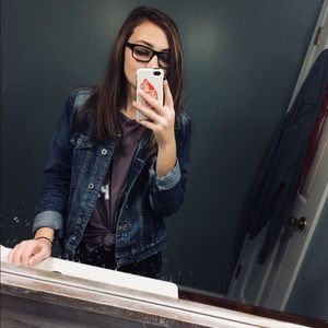 Meet your Posher, Chloe